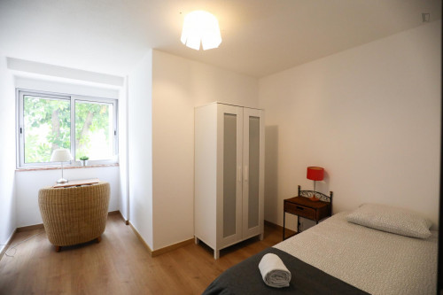 Pleasent Single Bedroom In Olaias - 2