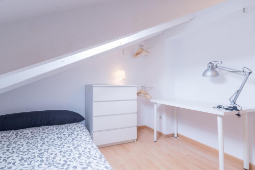  Tasteful Double Bedroom In A 4-Bedroom Flat, In Austrias  -  Tasteful double bedroom in a 4-bedroom flat, in Austrias  - Gallery -  2