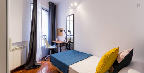  Cool Single Bedroom Close To Ópera Metro Station  -  Cool single bedroom close to Ópera metro station  - Gallery -  2