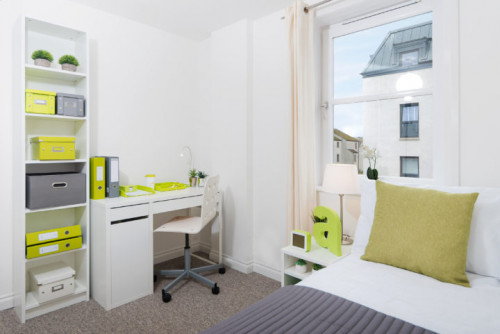  Standard - 3 Bed Flat  -  Froghall  - Gallery -  4
