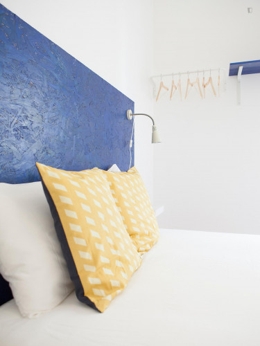  Welcoming Double Bedroom In São Sebastião  -  Welcoming double bedroom in São Sebastião  - Gallery -  2