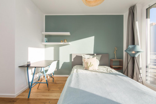  Double Bedroom, With Balcony, In 4-Bedroom Apartment  -  Double bedroom, with balcony, in 4-bedroom apartment  - Gallery -  2