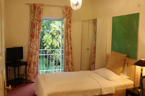  Quiet Studio Apartment With Garden View  -  1-Bedroom apartment near Alte Oper metro station  - Gallery -  2