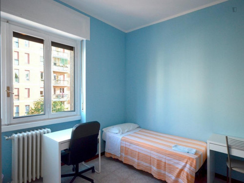  Bed In A Twin Bedroom Close To Romolo Metro Station  -  Bed in a twin bedroom close to Romolo metro station  - Gallery -  2