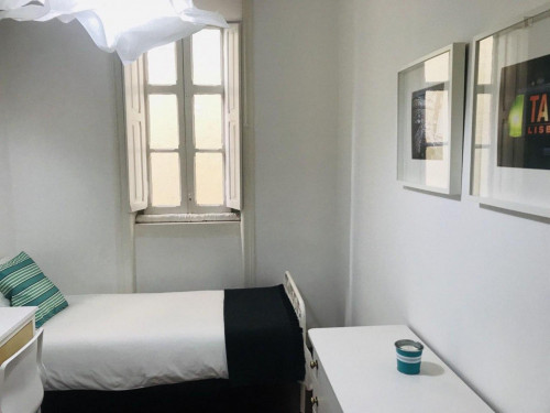  Practical Single Bedroom In A Residence, Near Instituto Superior Técnico  -  Practical single bedroom in a residence, near Instituto Superior Técnico  - Gallery -  2