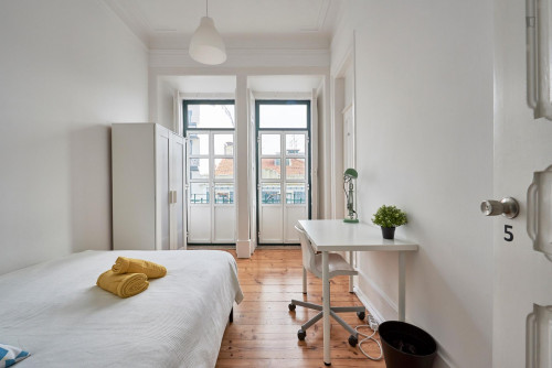  Cheerful Double Bedroom With Balcony In Arroios  -  Cheerful double bedroom with balcony in Arroios  - Gallery -  1