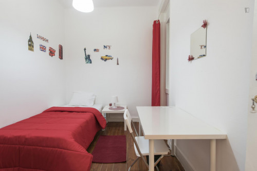  Comfy Single Bedroom Near ISCTE - Instituto Universitário De Lisboa  -  Comfy single bedroom near ISCTE - Instituto Universitário de Lisboa  - Gallery -  1