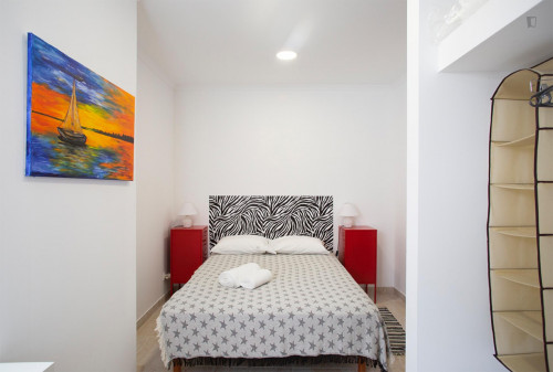 Double Ensuite Bedroom Near Ameixoeira Metro Station - 1