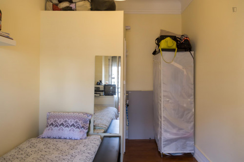  Bright Single Bedroom With A Sunny Balcony Near Campo Pequeno  -  Bright single bedroom with a sunny balcony near Campo Pequeno  - Gallery -  2
