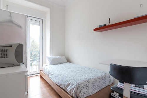  Single Bedroom With Balcony In 6-Bedroom Apartment Next To IST  -  Single bedroom with balcony in 6-bedroom apartment next to IST  - Gallery -  1