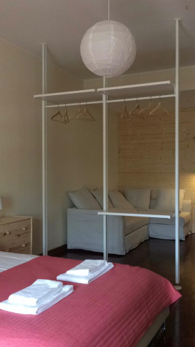 Splendid Double Bedroom With Balcony In Campolide - 2