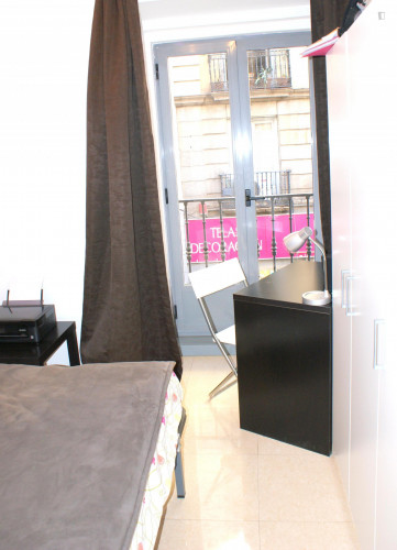 Double Ensuite Bedroom In 11-Room Apartment In The Heart Of Madrid - 2