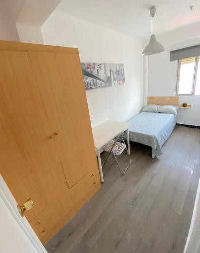  Sunny Room Near Center With Double Bed, WIFI And TV For Students  -  Sunny room near center with double bed, WIFI and TV for students  - Gallery -  1