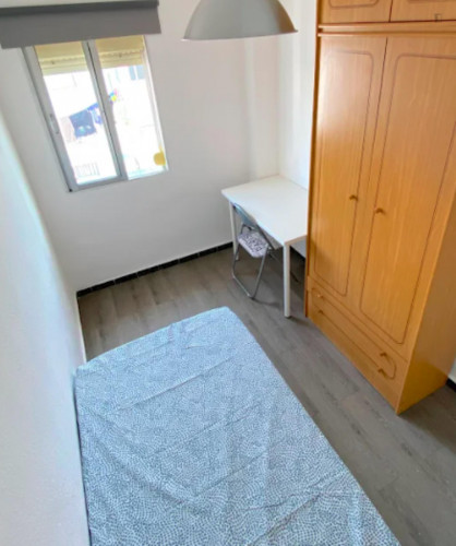 Sunny Room Near Center With WIFI And TV For Students  -  Double bedroom in a 4-bedroom apartment near Parque de Miraflores  - Gallery -  2