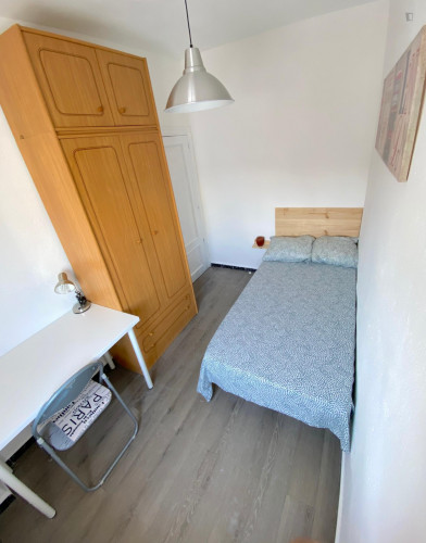  Sunny Room Near Center With WIFI And TV For Students  -  Double bedroom in a 4-bedroom apartment near Parque de Miraflores  - Gallery -  1