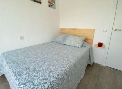  Premium Room Near Center With AC, Deluxe Double Bed, WIFI And TV For Students  -  Premium room near center with AC, deluxe double bed, WIFI and TV for students  - Gallery -  1