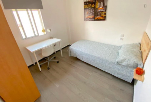  Sunny Room Near Center With Double Bed, WIFI And TV For Students  -  Sunny room near center with double bed, WIFI and TV for students  - Gallery -  2