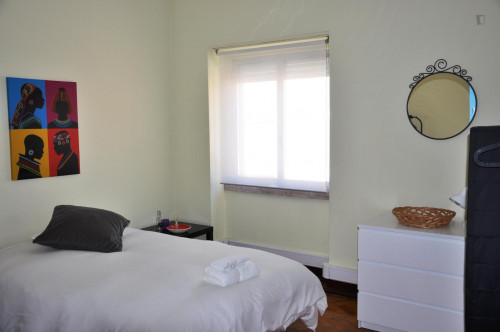 Double Bedroom In A Cool And Refurbished Apartment In Alcântara  -  Double bedroom in a cool and refurbished apartment in Alcântara  - Gallery -  1