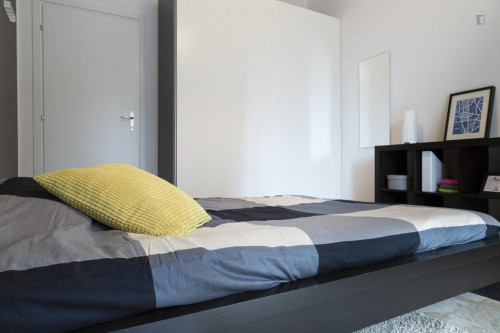 Modern Double Bedroom In A 5-Bedroom Apartment Near Lambrate FS Metro Station - 1
