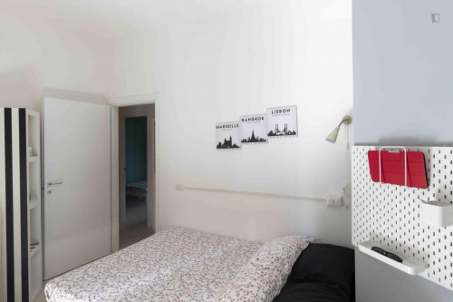 Alluring Double Bedroom In A 5-Bedroom Apartment In Calvairate - 2
