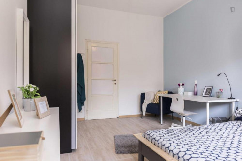  Comfy Double Bedroom In A 3-Bedroom Apartment Near Sondrio Metro Station  -  Comfy double bedroom in a 3-bedroom apartment near Sondrio metro station  - Gallery -  2