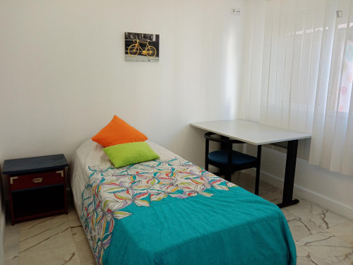  Single Bedroom In 6-Bedroom Apartment - Room 5  -  Single bedroom in 6-bedroom apartment  - Gallery -  2
