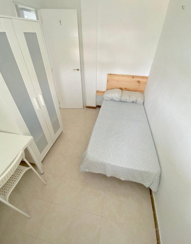  Sunny Room Near Center With WIFI And TV For Students  -  Sunny room near center with WIFI and TV for students  - Gallery -  1