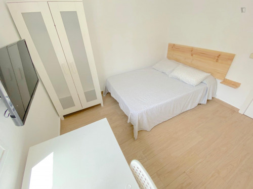  Premium Sunny Room Near Center With Double Bed, WIFI And TV For Students  -  Premium sunny room near center with double bed, WIFI and TV for students  - Gallery -  2