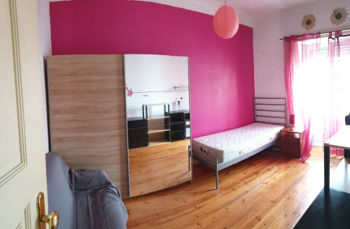 Comfy Single Bedroom With Balcony In Celas City Center - 1