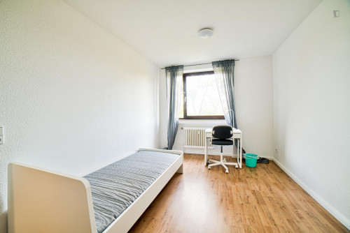 Beautiful Single Bedroom In A 3-Bedroom Apartment Near Elbruchstraße Transport Station - 1
