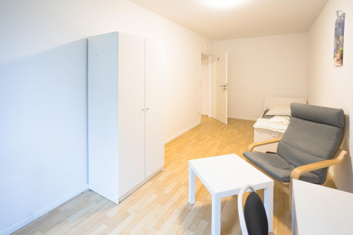 Cozy Single Bedroom In A 3-Bedroom Apartment Near Elbruchstraße Transport Station - 1