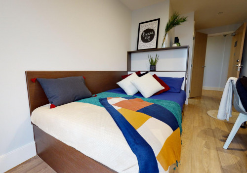  Silver En-Suite Premium  -  iQ Penworks House  - Gallery -  1