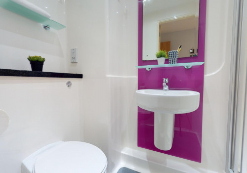  Silver En-Suite Premium  -  iQ Penworks House  - Gallery -  5
