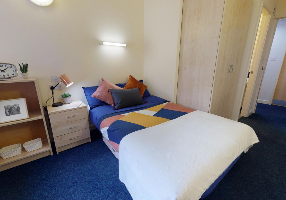 IQ Aspley House, Huddersfield Student