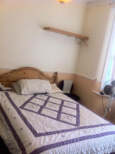  Swell Double Bedroom Near The Upton Park London Underground Station  -  Swell double bedroom near the Upton Park London Underground Station  - Gallery -  1