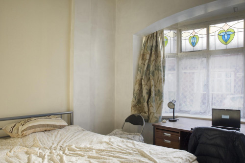 Cool Looking 5-Bedroom House Near The University Of Manchester - 1