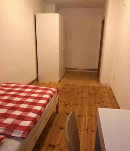 Appealing Single Bedroom In Spandau - 1