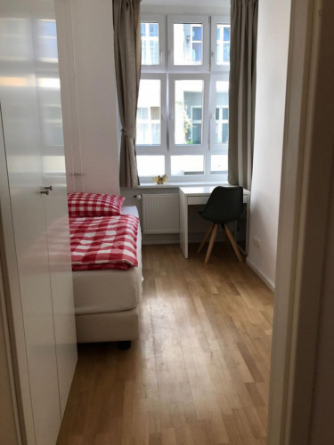 Bright Single Bedroom In A 7-Bedroom Flat In Schöneberg - 2