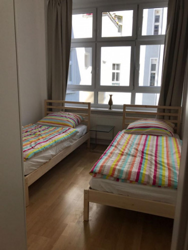 Single Bed In A Twin Bedroom In Schöneberg - 2