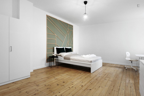 Large 1-Bedroom Apartment In Schöneberg - 2