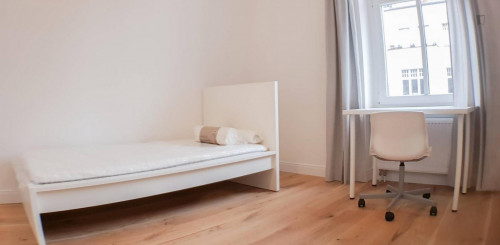 Comfortable Single Bedroom In Wedding - 1