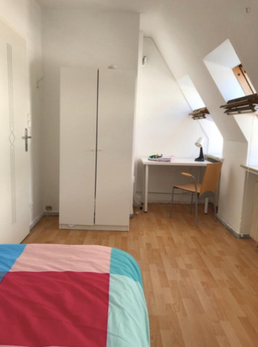  Nice Single-Bedroom In A 6-Bedroom Apartment In Bremen Altstadt Right Next To Wallanlagen Park  -  Nice single-bedroom in a 6-bedroom apartment in Bremen Altstadt right next to Wallanlagen Park  - Gallery -  2